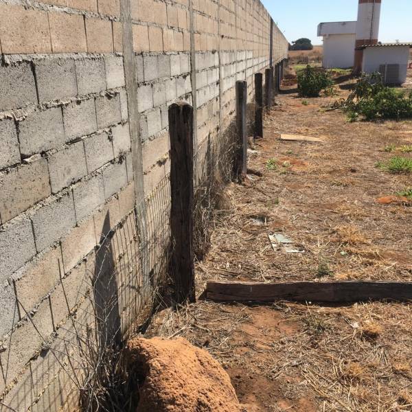 prefeitura-de-agua-boa-conclui-obra-de-troca-do-cercamento-do-aeroporto-municipal (2).jpeg